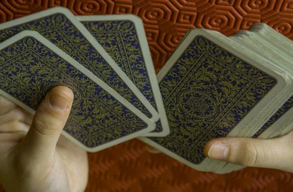 Wróżenie z kart tarota – podstawy dla początkujących